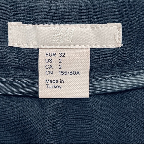 H&M Sheer Lightweight Layered Shorts - Picture 5 of 5